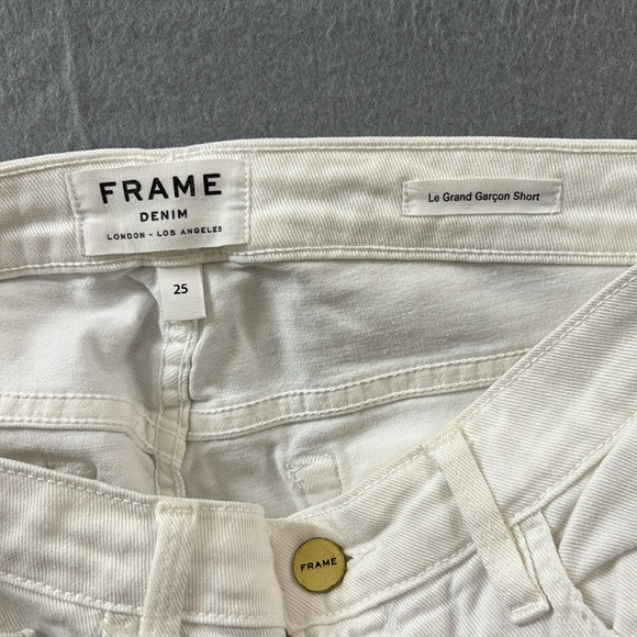Frame Denim Women's White Distressed Denim Le Grand Garcon Short Size 25 - Picture 3 of 7
